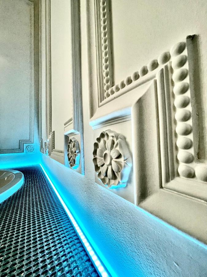 شقة Enzo Capo Jacuzzi Andrassy بودابست المظهر الخارجي الصورة