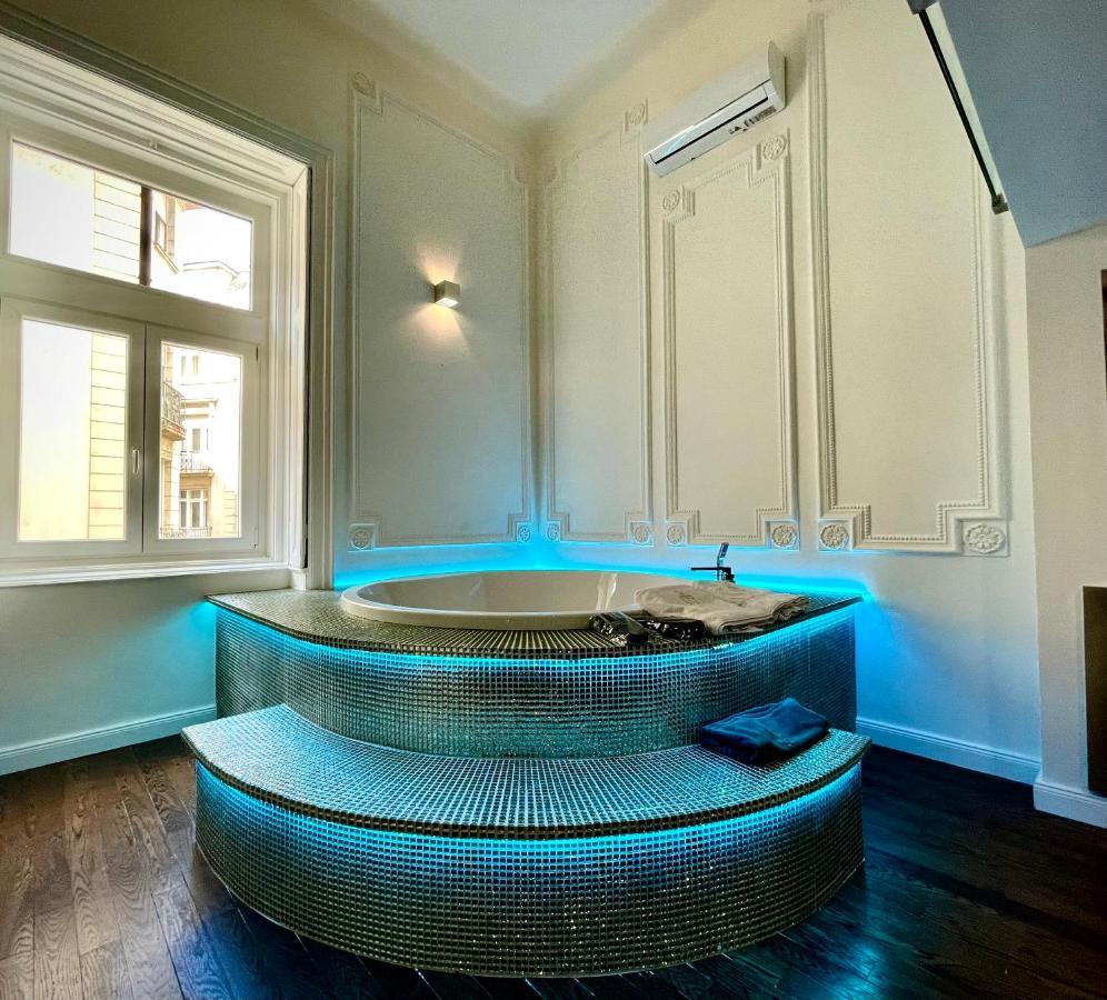 شقة Enzo Capo Jacuzzi Andrassy بودابست المظهر الخارجي الصورة