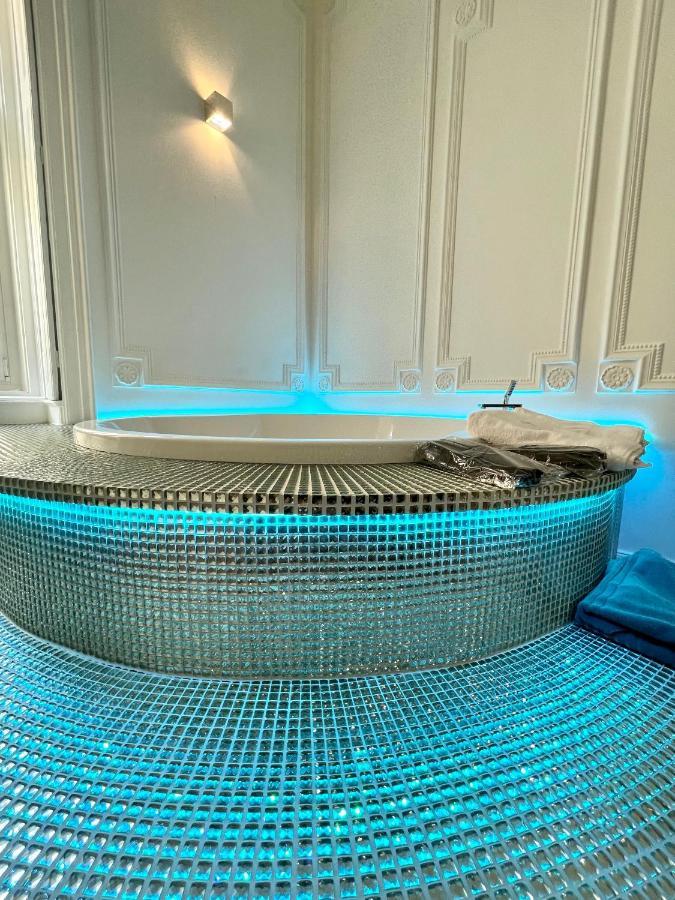 شقة Enzo Capo Jacuzzi Andrassy بودابست المظهر الخارجي الصورة