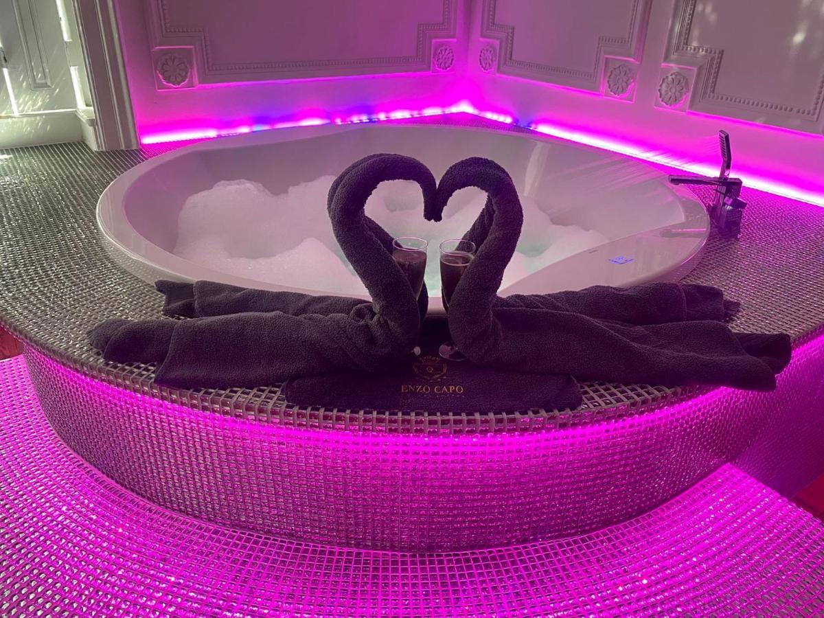شقة Enzo Capo Jacuzzi Andrassy بودابست المظهر الخارجي الصورة